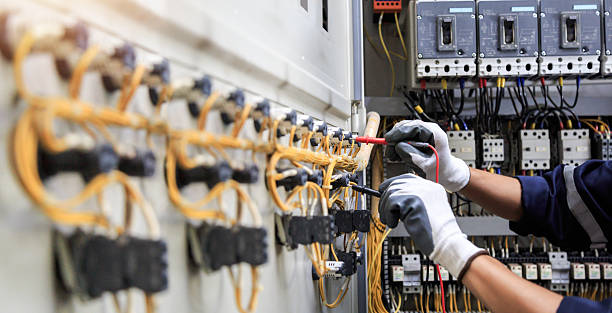 Professional Electrician technician working in Kenosha, WI